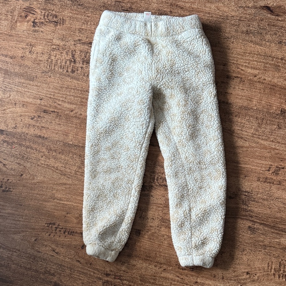 Cat & Jack Cream & Tan Fleece Joggers- leopard 🐆 print